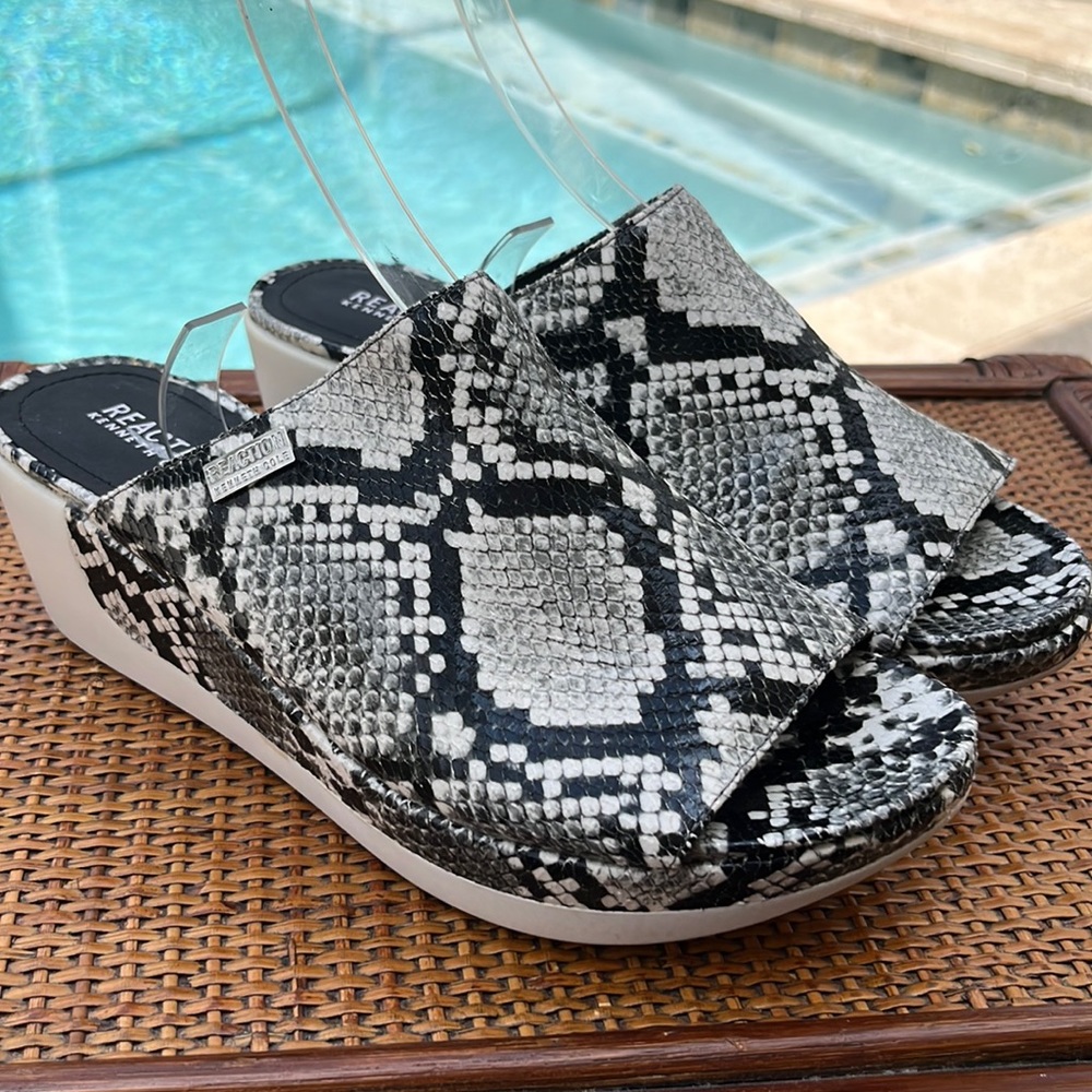 KENNETH COLE  REACTION  PEPEA SLIDE   size 9.5